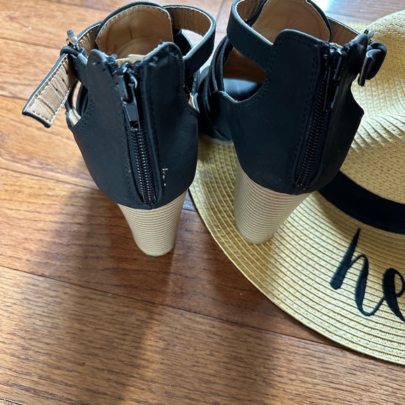 Black Open toe heels - Picture 4 of 10